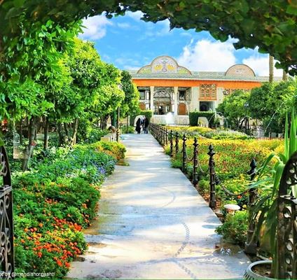 Το Ναρεντστάν Γκουάμ, μια οικία γεμάτη γοητεία, ξεχωρίζει με τα πανέμορφα αρχοντικά του και τη μαγευτική θέα στους πορτοκαλεώνες